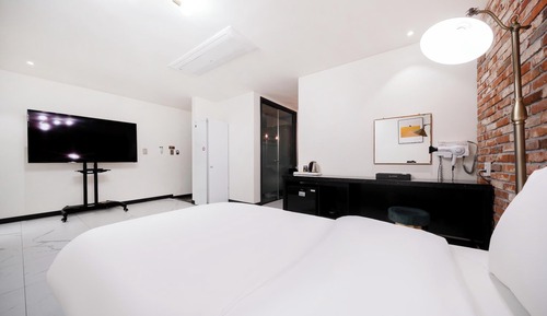 Room (Suite (1 room 1 parking drive-in) (tw)