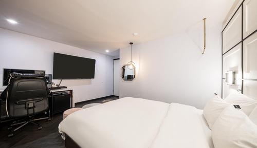 Room (PREMIUM COUPLE PC (65-inch LG UHD TV )