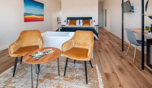 Honeymoon Suite