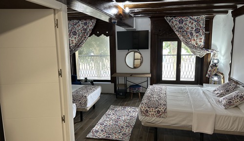 Deluxe Quadruple Room