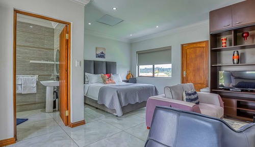 Deluxe Studio, 1 Queen Bed