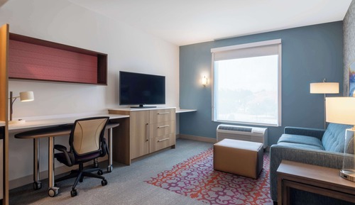 Suite, 1 King Bed, Accessible (Hearing)