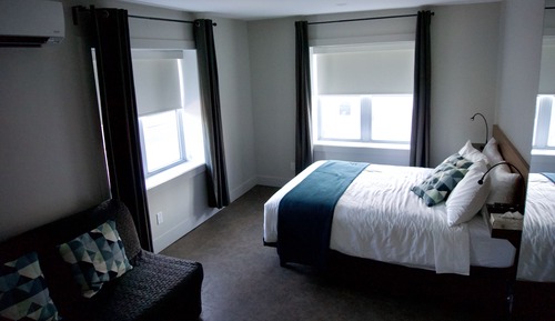 Suite 6, 1 Queen Bed and 1 Twin Sofa Bed