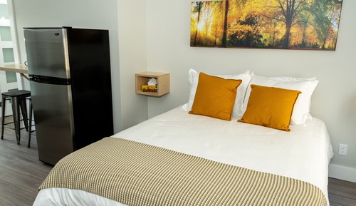 Suite 3, 1 Queen Bed