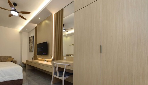 Premium Studio, 1 King Bed, Bathtub, City View