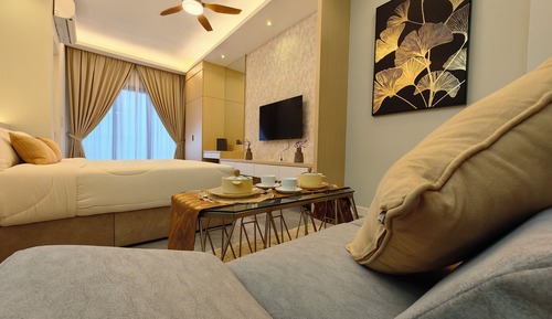 Premium Studio, 1 King Bed, Bathtub, City View