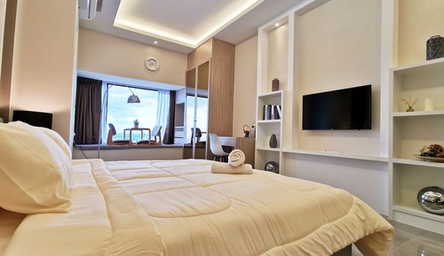 Premium Studio, 1 King Bed, Bathtub, City View