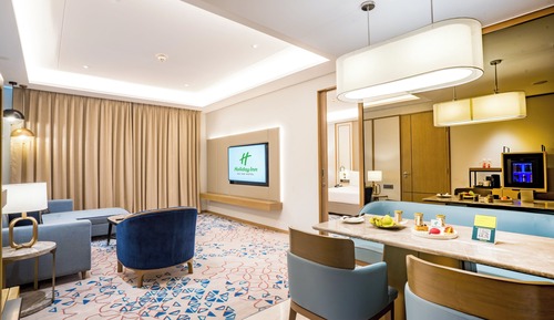 Suite, 1 King Bed, Smoking