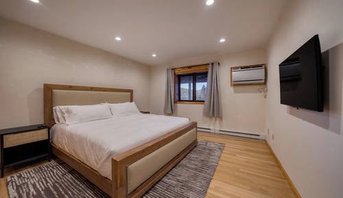 Luxury Condo, 1 King Bed with Sofa bed, Kitchen