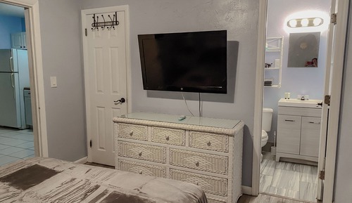Standard Suite, 1 Queen Bed
