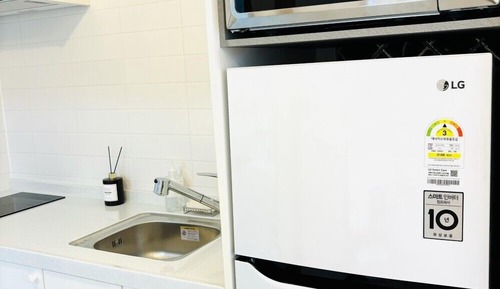 Room (one bed room 303)