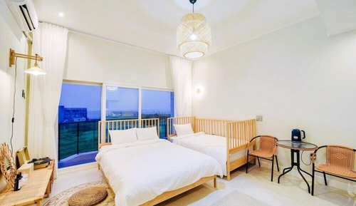 Room (3 person room 302)