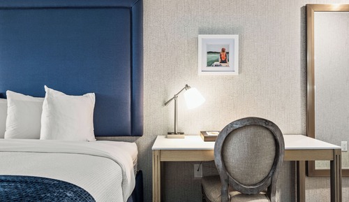 Lakeview Corner King Room