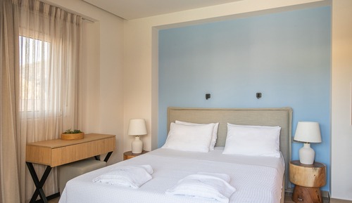 Deluxe Room, Pool View