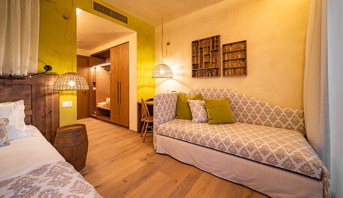 Junior Room, Patio, Vineyard View