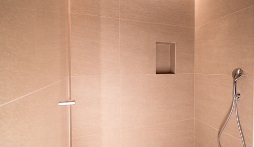 Comfort Room, Courtyard View