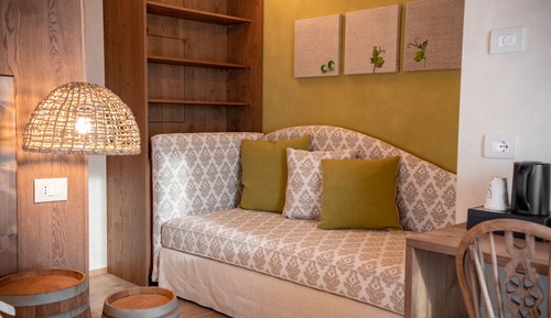 Romantic Room, Vineyard View