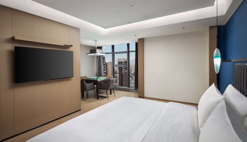 Room, 1 King Bed, Non Smoking (Mahjong)