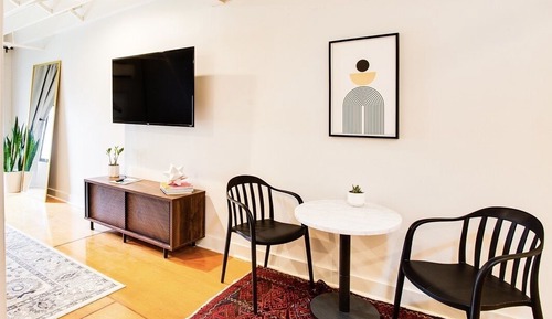 Club Suite, 1 Queen Bed, Non Smoking, Courtyard View