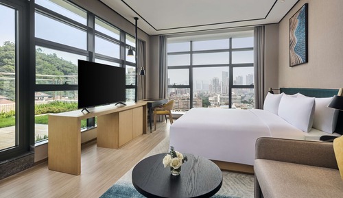 King Deluxe Room With Garden Balcony