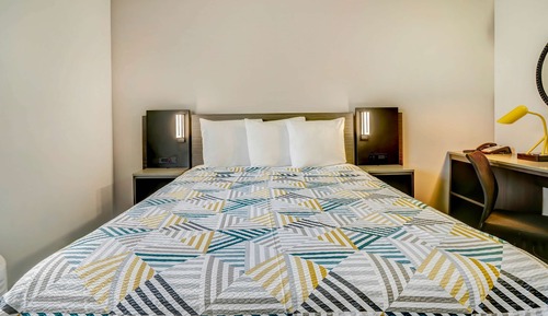 Standard Room, 1 Queen Bed, Non Smoking