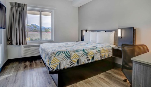 Standard Room, 1 Queen Bed, Non Smoking