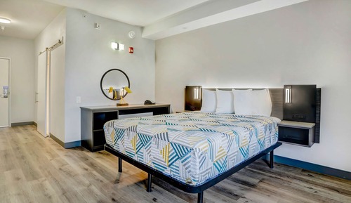 Standard Room, 1 Queen Bed, Non Smoking