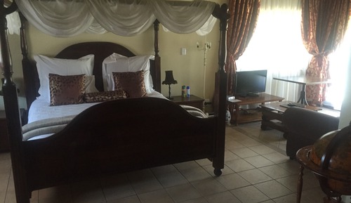 Superior Suite (Mahogany Bridal)