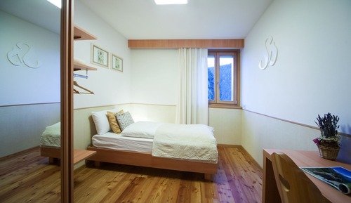 Single Room, Mountain View