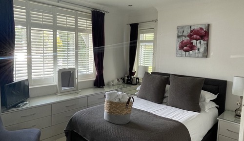 Basic Double Room, Ensuite (GroundFloor-Small Ensuite)