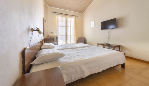 Classic Double Room, Garden View