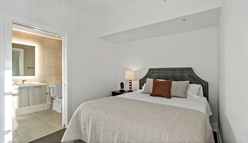 Elite Single Room, 1 Queen Bed, Pets Allowed