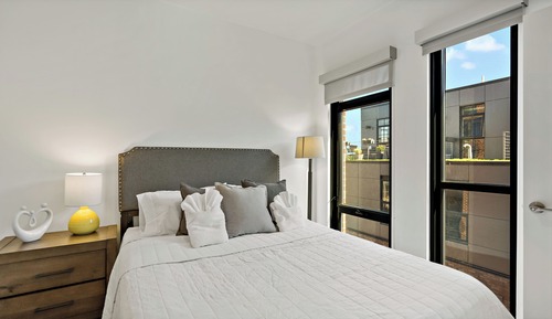 Luxury Single Room, 1 Queen Bed, Pets Allowed