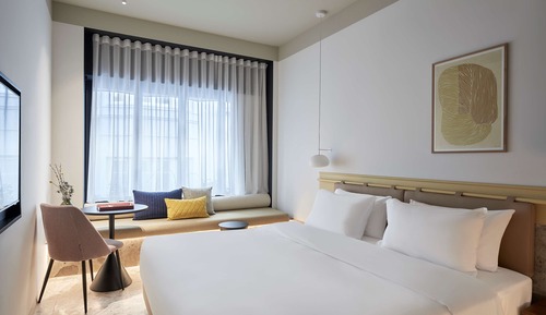 Signature Room, Non Smoking