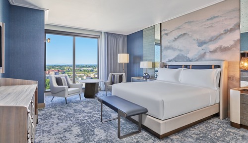 Deluxe Room, 1 King Bed, Non Smoking (Mobility Accessible, Roll-in Shower)