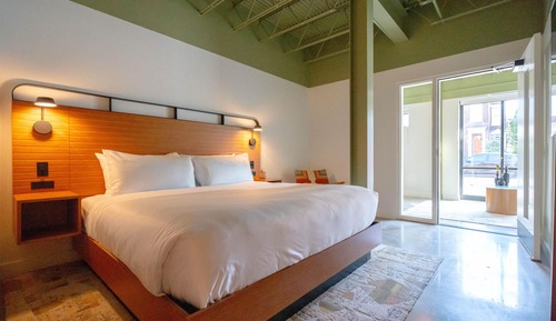 Suite, 1 King Bed