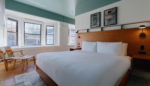Room, 1 King Bed, Accessible (Roll-In Shower)