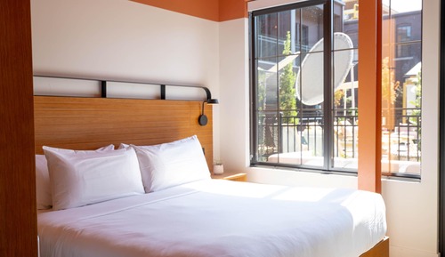 Room, 1 King Bed, Balcony, Pool View