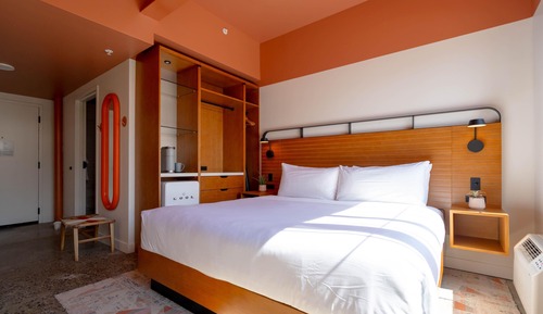 Room, 1 King Bed, Pool View
