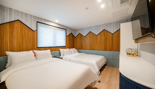 Premier Twin Room