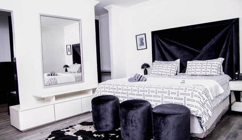 Executive Single Room, 1 King Bed, Balcony, Pool View