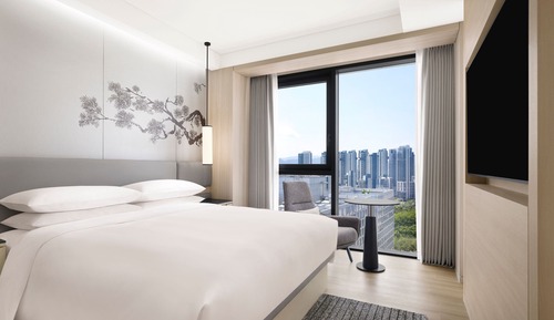 Suite, 1 King Bed, Non Smoking, City View