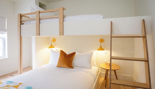 Room 10: Sunny Queen / Twin Bunk Bed