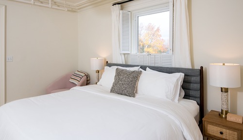 Room 2: Doris' Sunny King