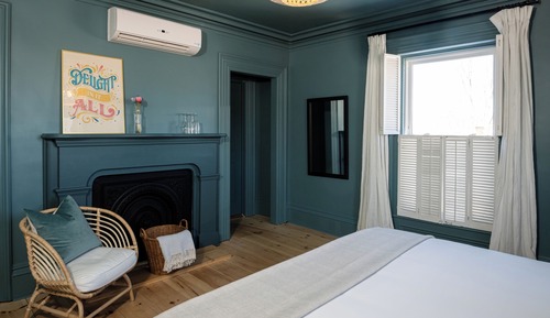 Room 3: Hideaway King