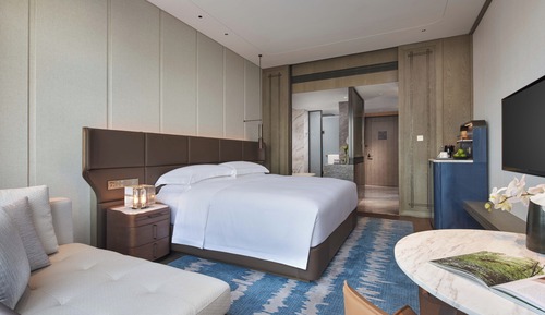 Classic Room, 1 King Bed, Club Lounge Access, Garden View