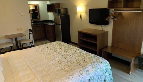 Studio, 1 King Bed, Non Smoking (Smaller)