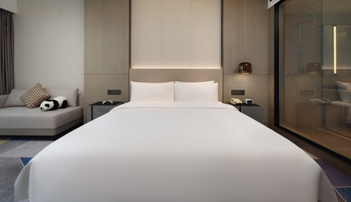 Standard Room, 1 King Bed, Club Lounge Access