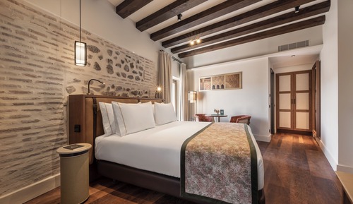 Premium Double Room (Arte Original)