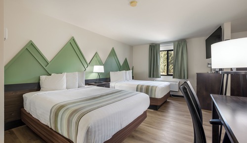 Deluxe Room, 1 King & 2 Queen